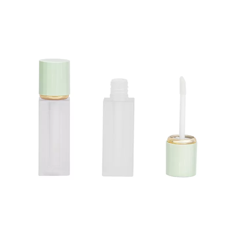Viervoudige lippenstiftbuis met kwadraat met mat transparrent